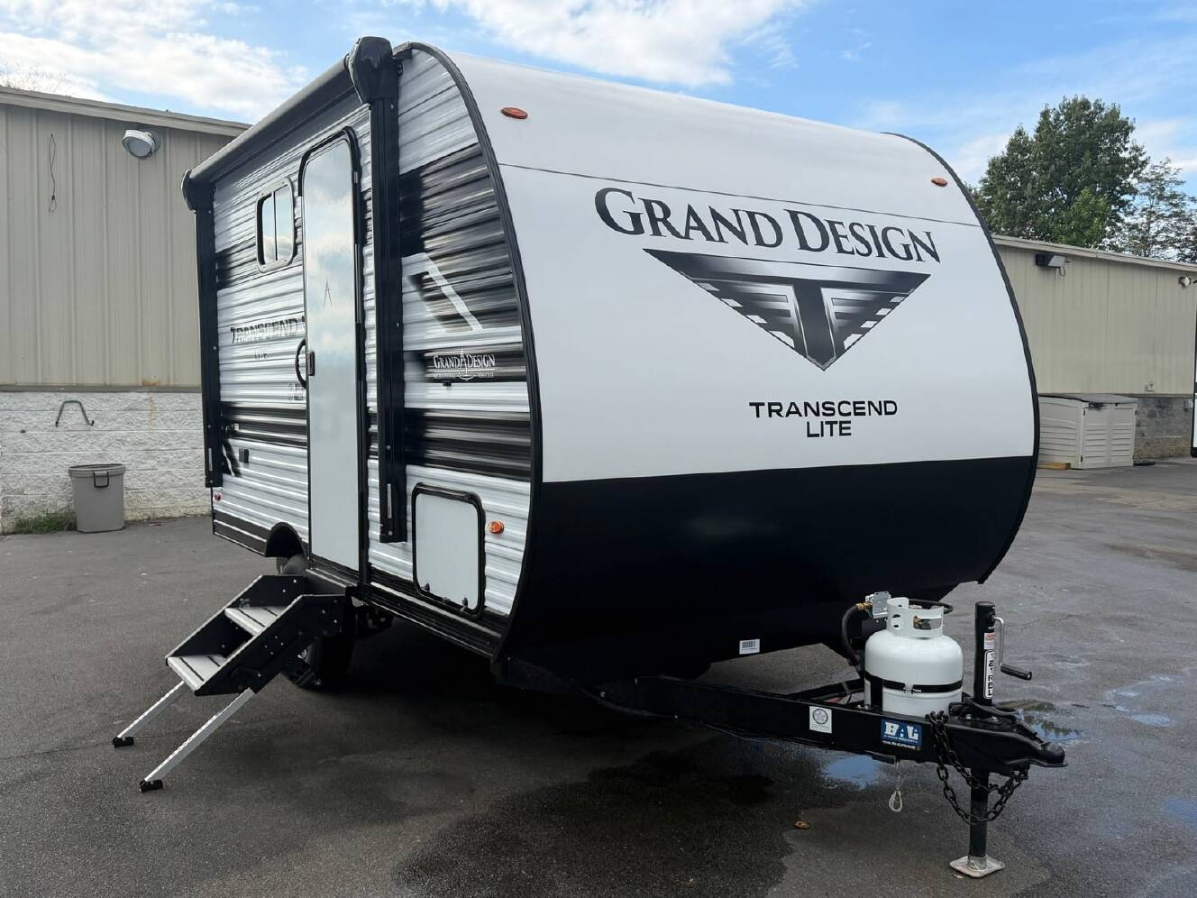 A photo of this 2027 Grand Design Transcend Lite 121RBL