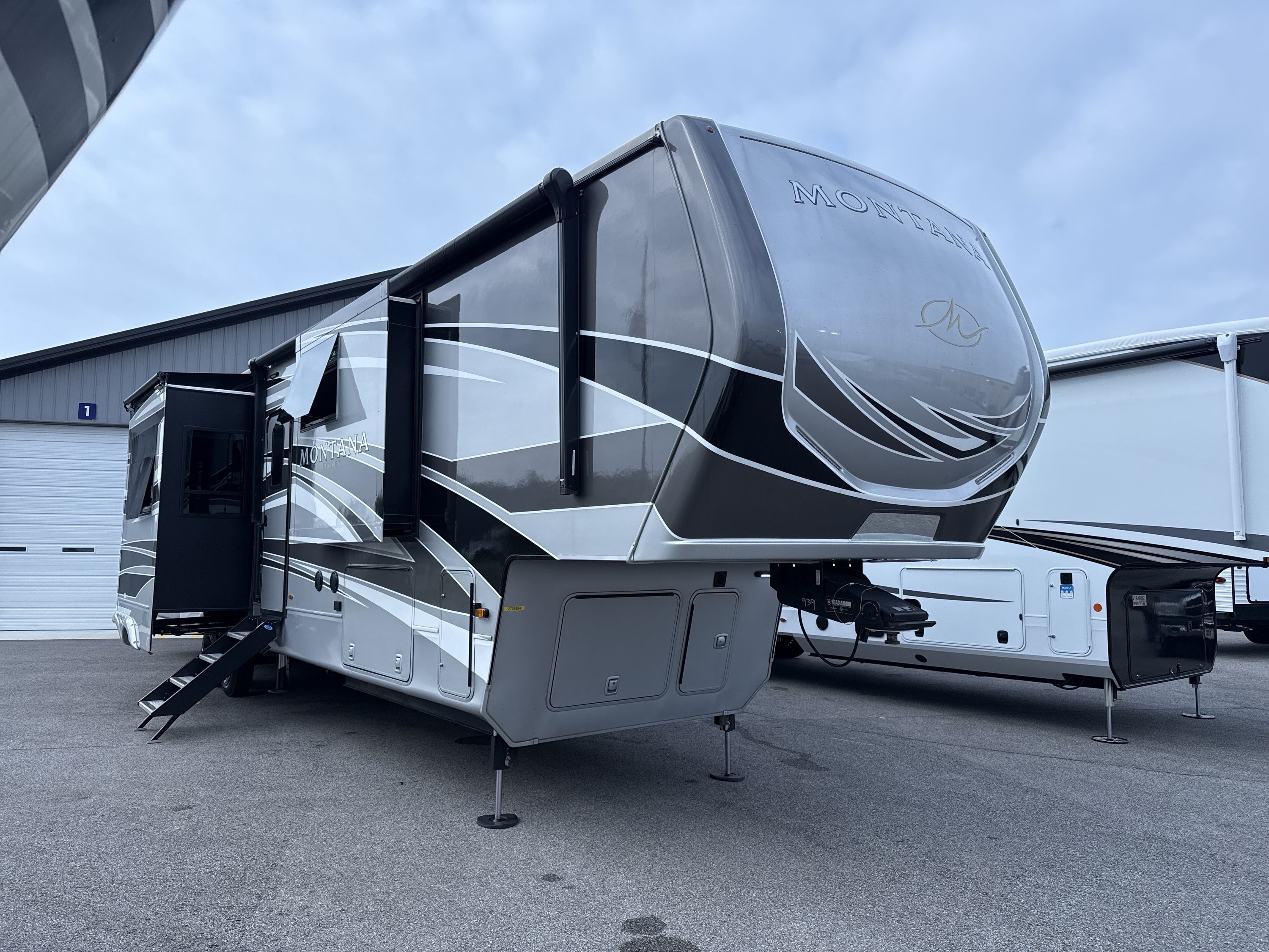2025 Keystone MONTANA 3901RK in elkhart IN