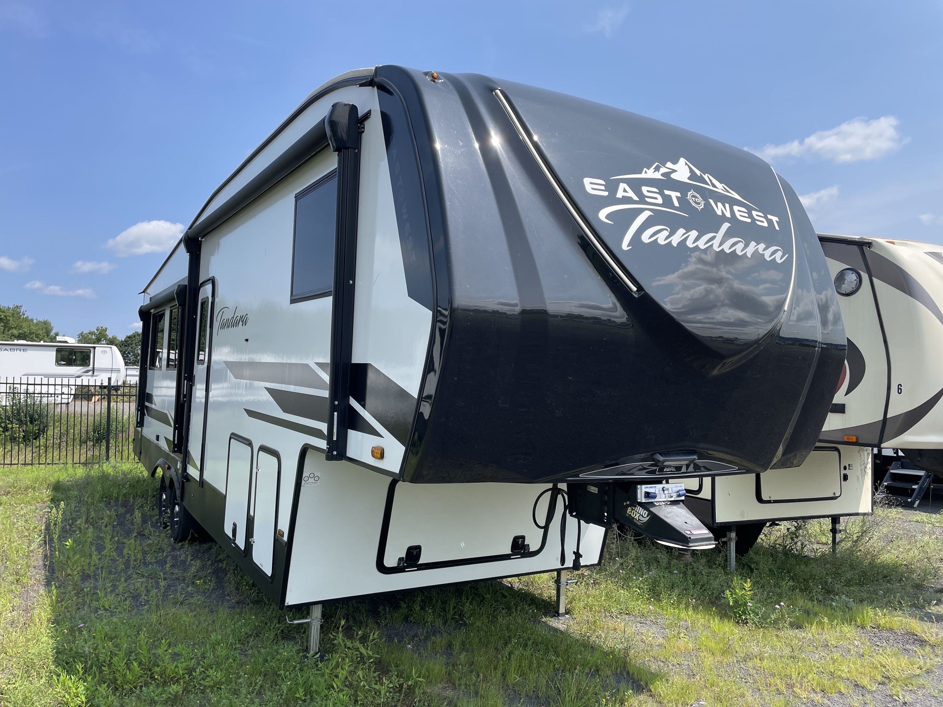 2025 East To West TANDARA 28RL in west coxsackie NY