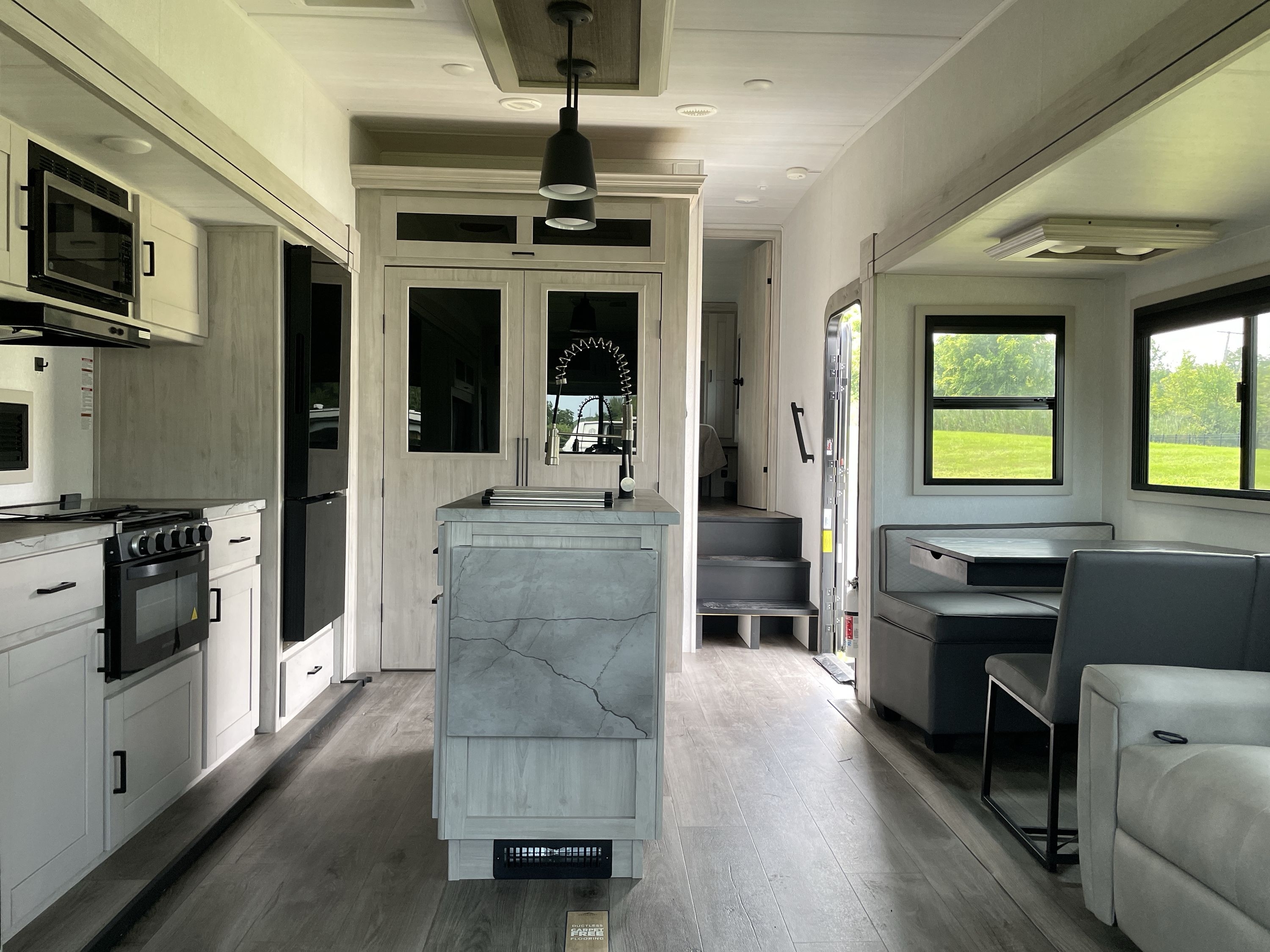 2025 East To West TANDARA 28RL in west coxsackie NY