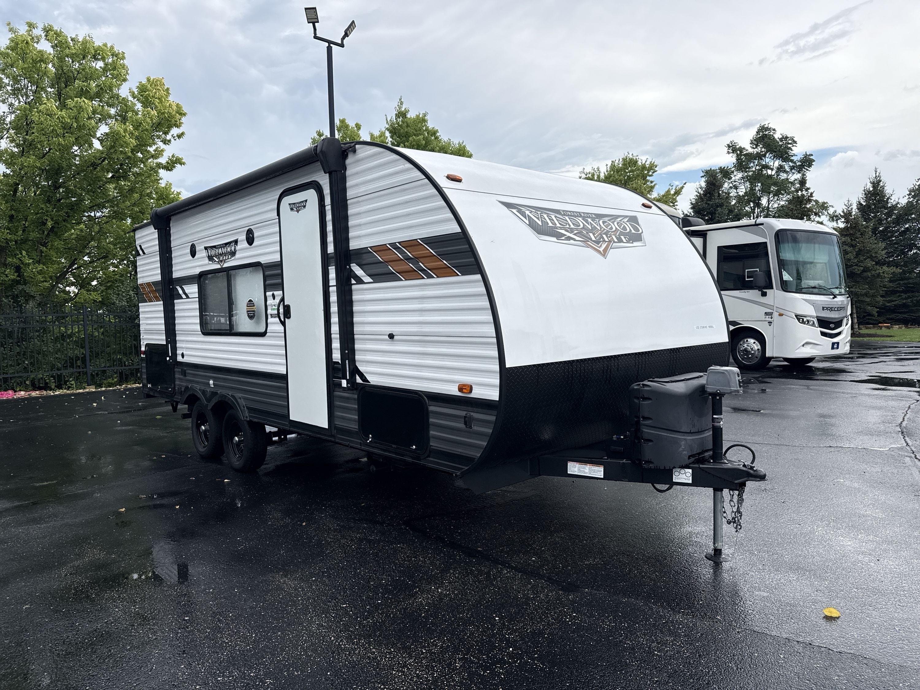2022 Forest River WILDWOOD X-LITE 19DBXL in sturtevant WI