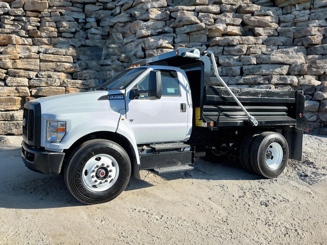 2024 FORD F750 in Bakersfield, CA