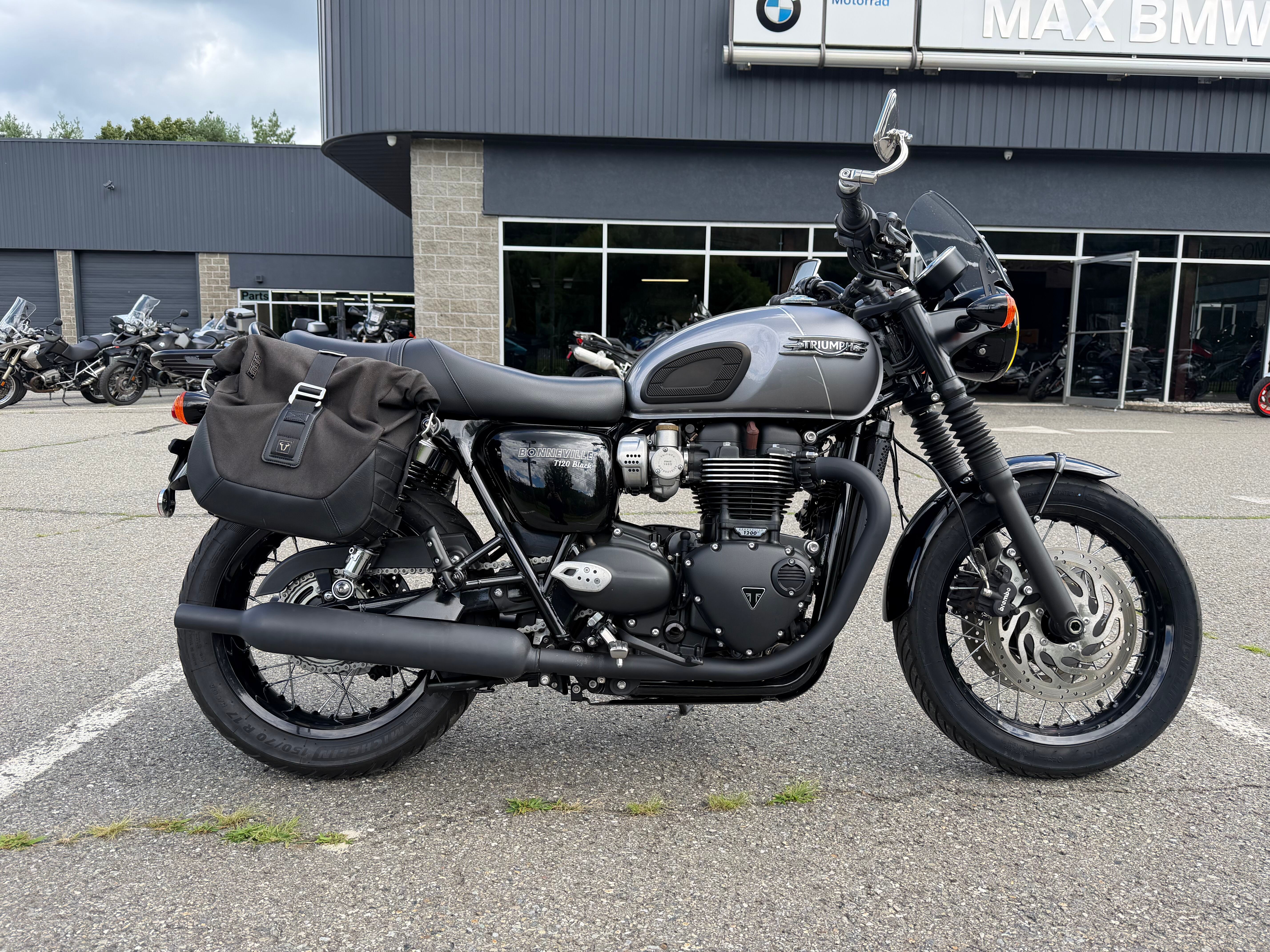 2025 Triumph BONNEVILLE T120 BLACK BLACK in New Milford, CT