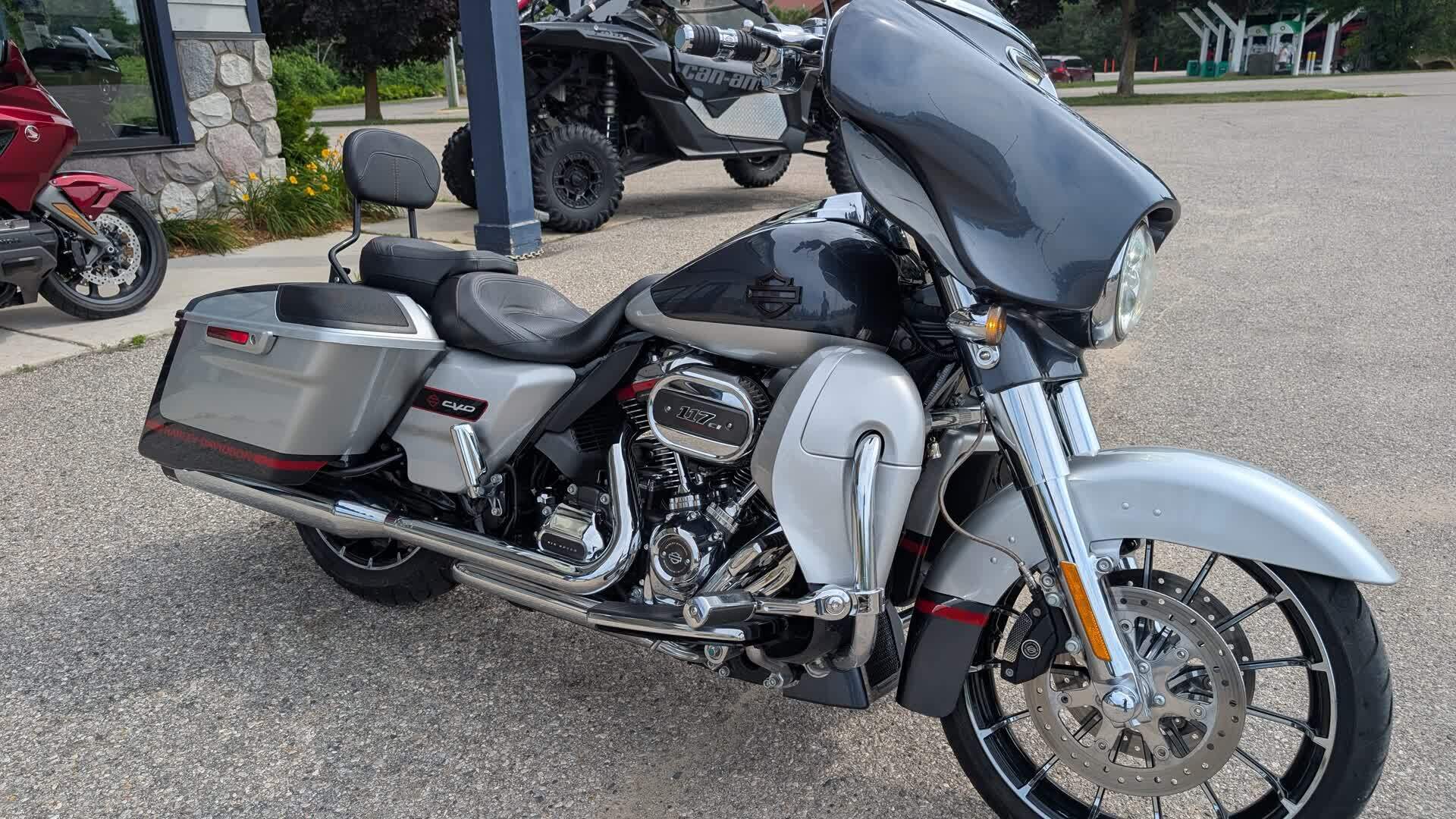 2019 Harley-Davidson CVO Street Glide CVO in Petoskey, MI