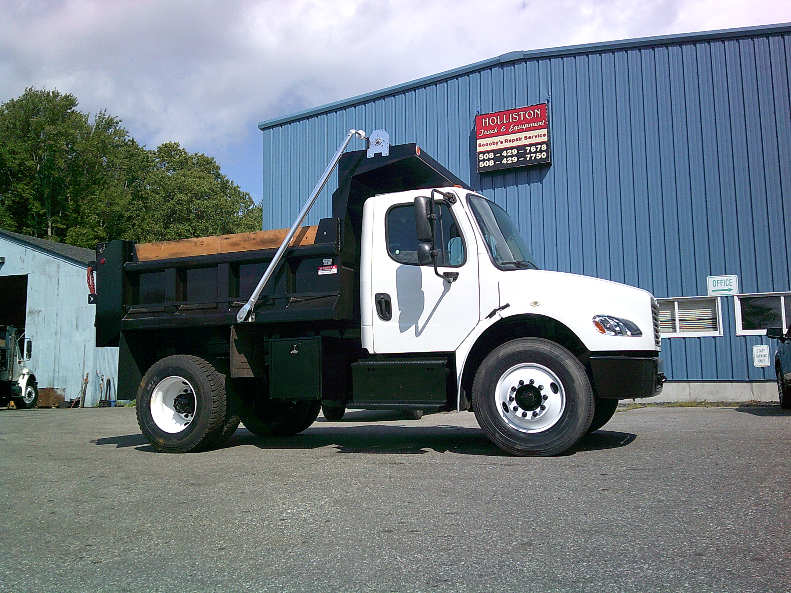 2017 FREIGHTLINER BUSINESS CLASS M2 106 in Holliston, MA