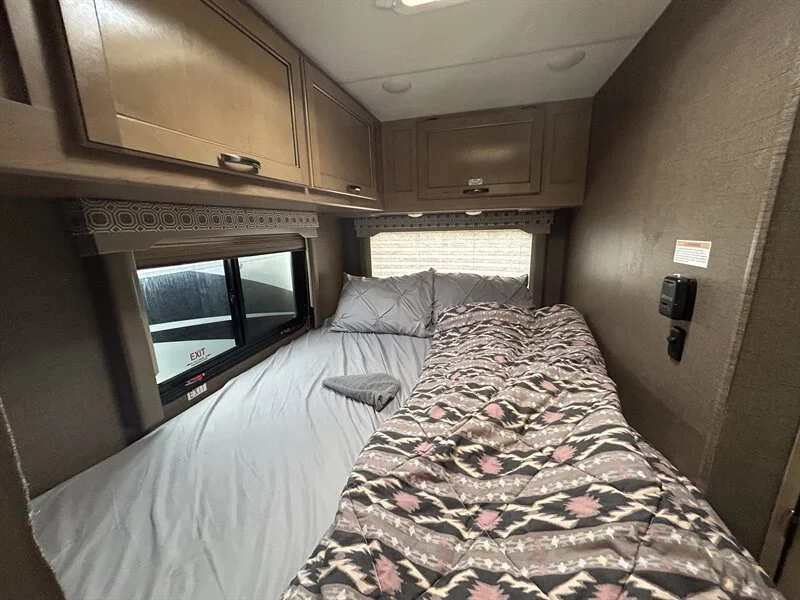 2018 THOR MOTOR COACH FOUR WINDS 22E