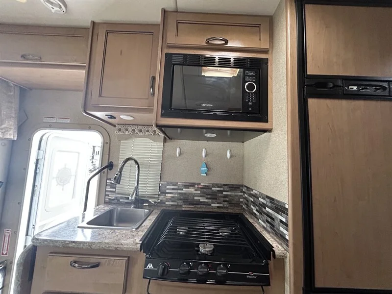 2018 THOR MOTOR COACH FOUR WINDS 22E