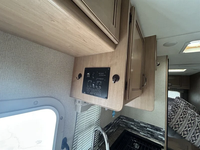 2018 THOR MOTOR COACH FOUR WINDS 22E