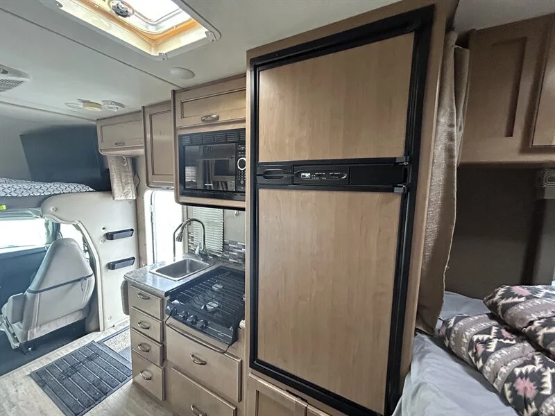 2018 THOR MOTOR COACH FOUR WINDS 22E