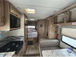 2018 THOR MOTOR COACH FOUR WINDS 22E