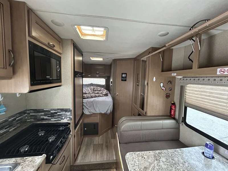 2018 THOR MOTOR COACH FOUR WINDS 22E