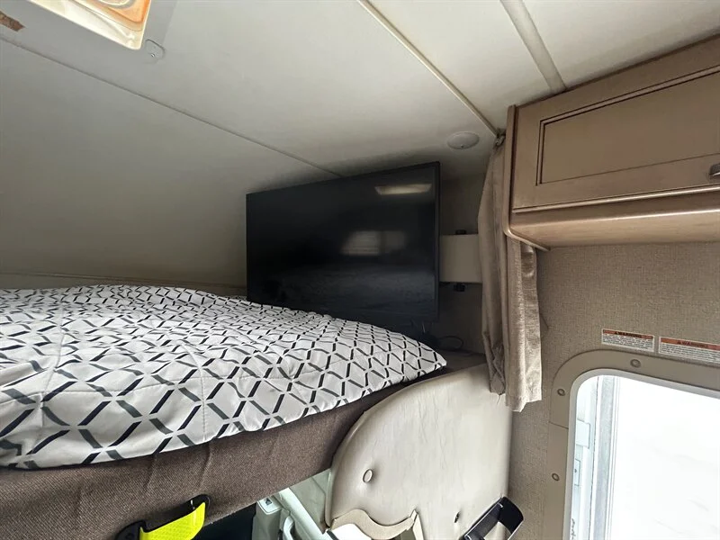 2018 THOR MOTOR COACH FOUR WINDS 22E