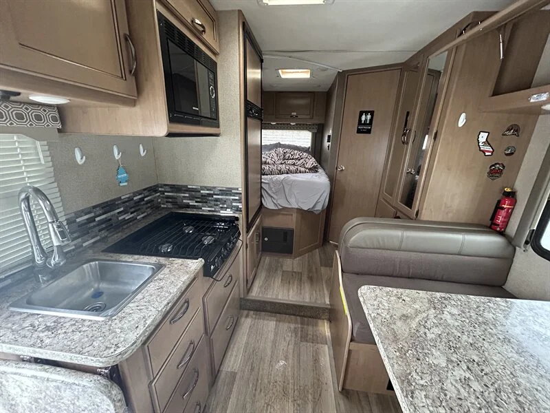 2018 THOR MOTOR COACH FOUR WINDS 22E
