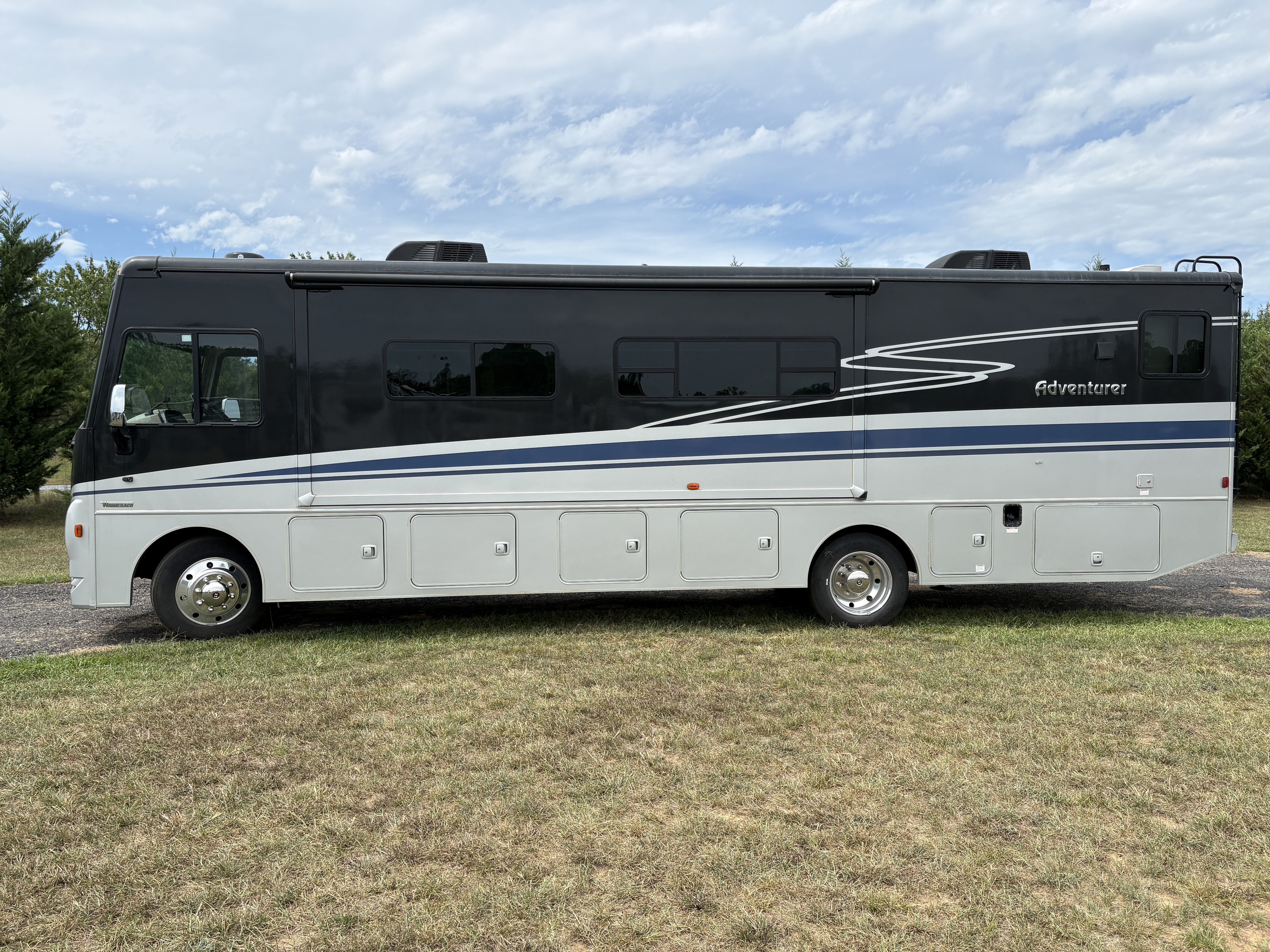 2022 Winnebago ADVENTURER 35F in wirtz VA