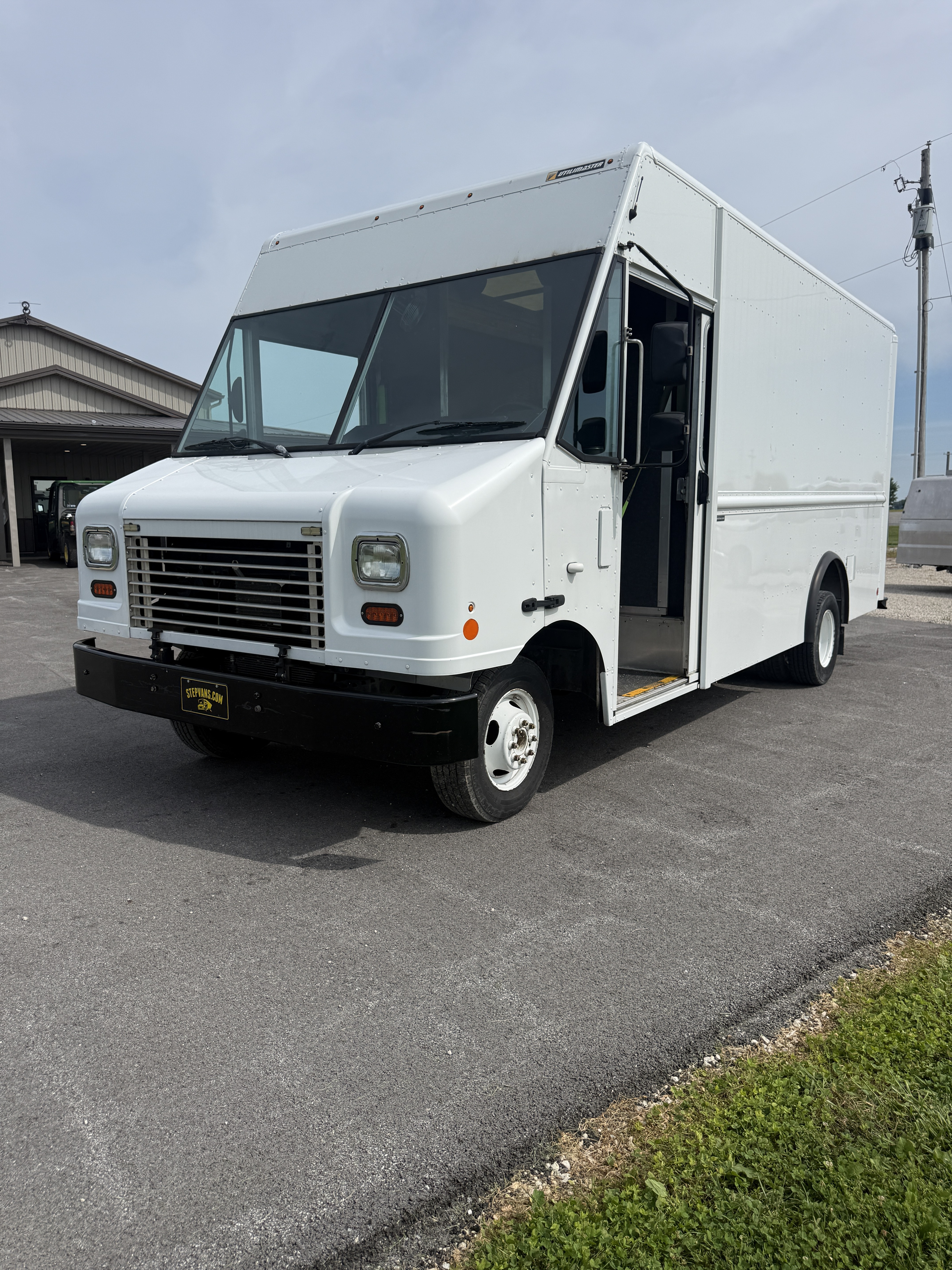 2022 FORD E450 in Monroe, IN