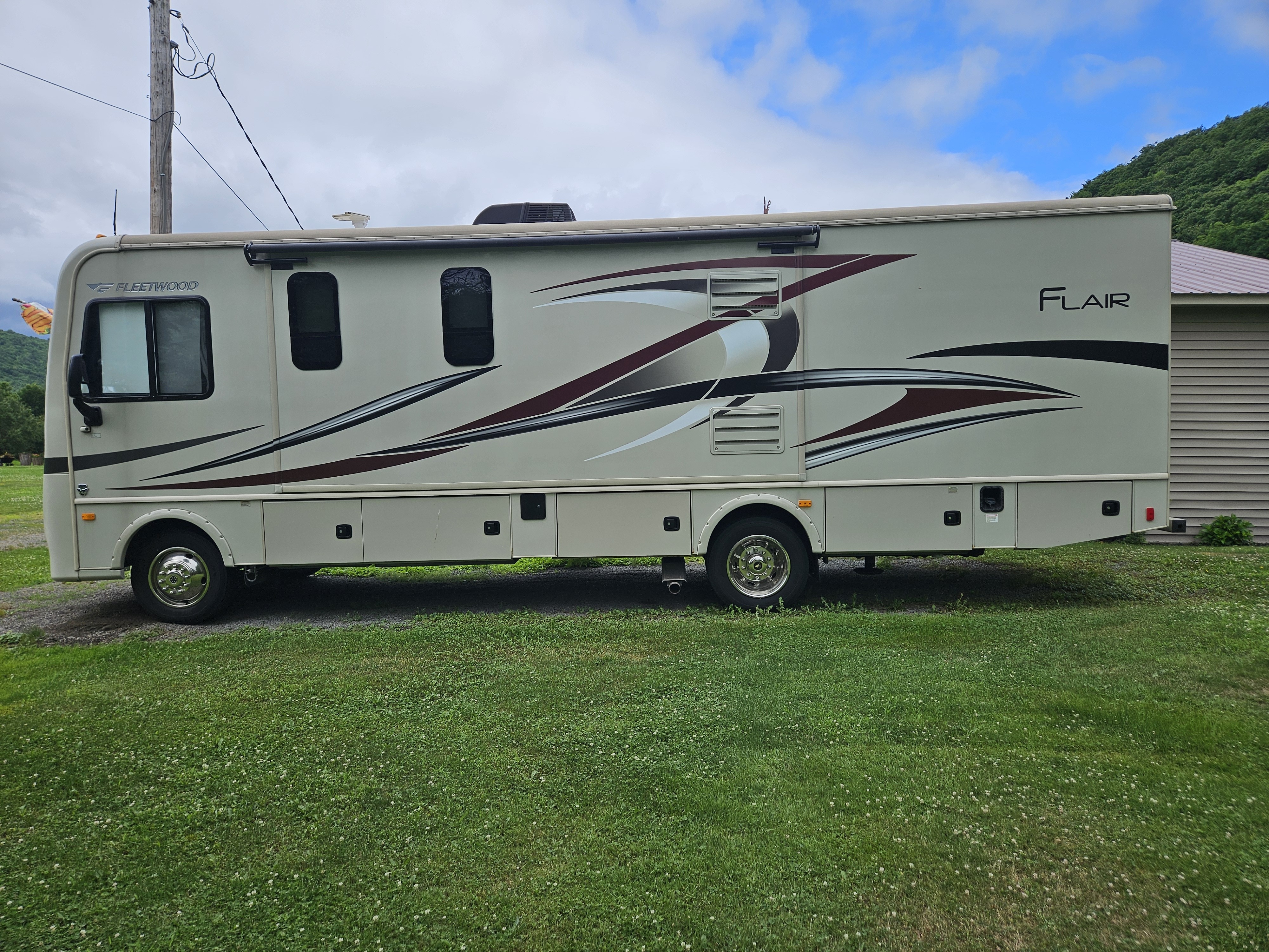 2016 Fleetwood FLAIR 30U in spanish fort AL