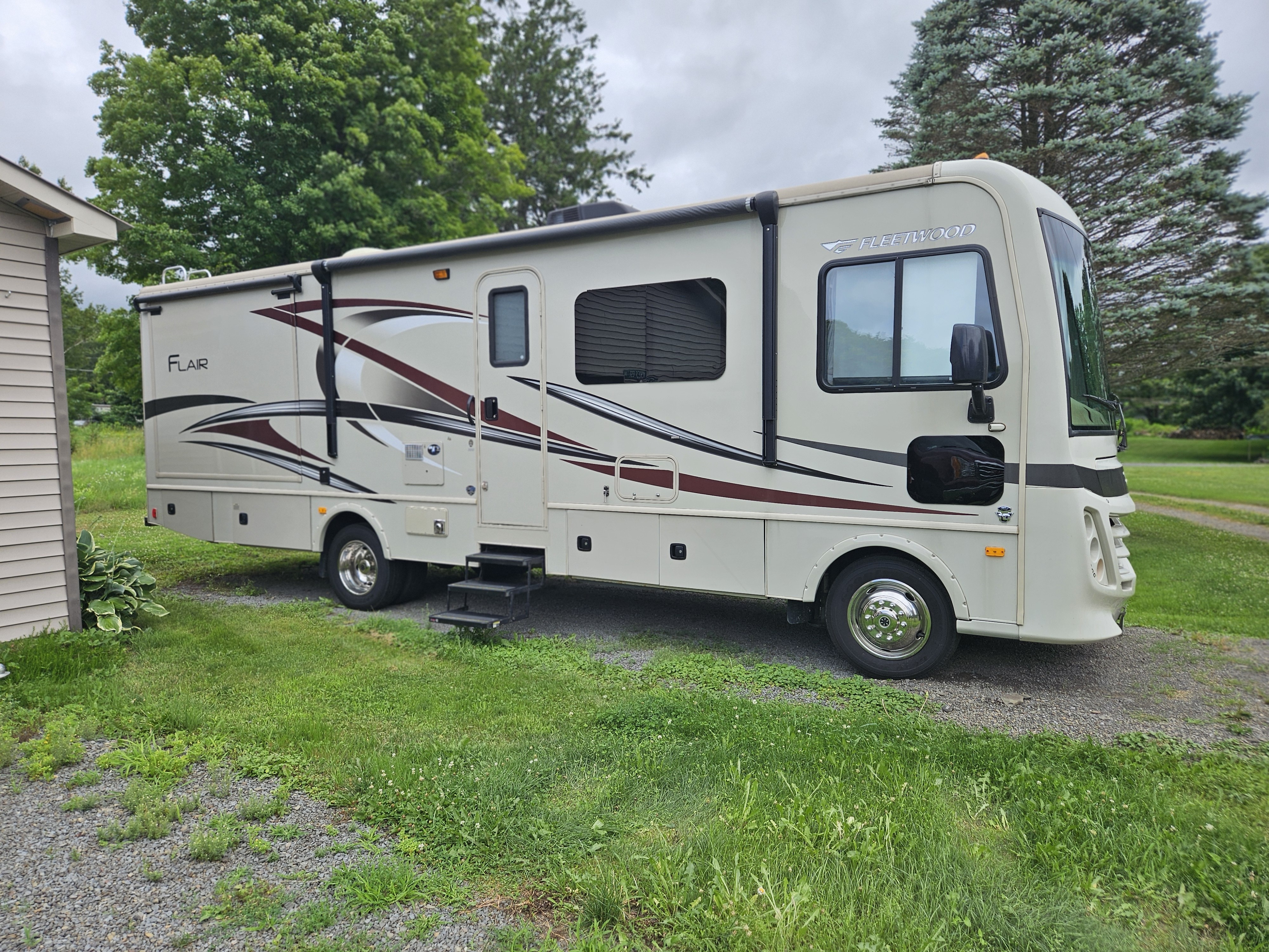 2016 Fleetwood FLAIR 30U in spanish fort AL