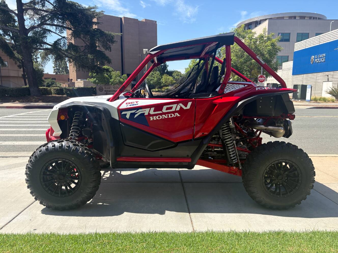 A photo of this 2026 Honda Talon 1000R FOX Live Valve