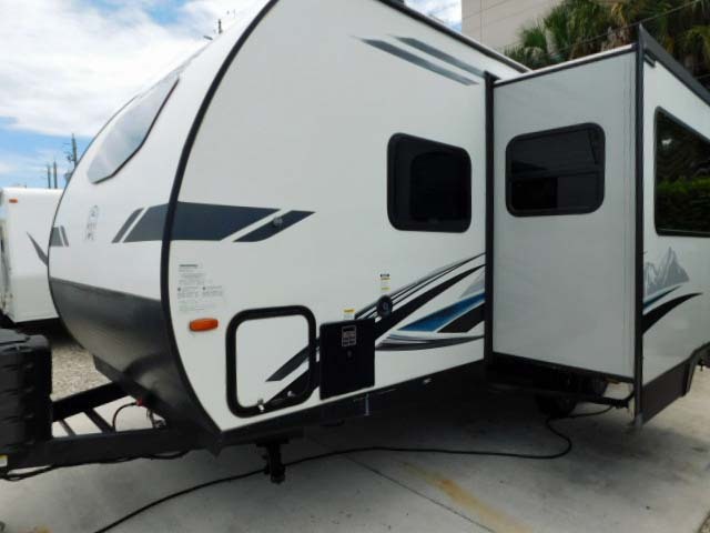 2022 Forest River SURVEYOR LEGEND 240BHLE in palm beach gardens FL
