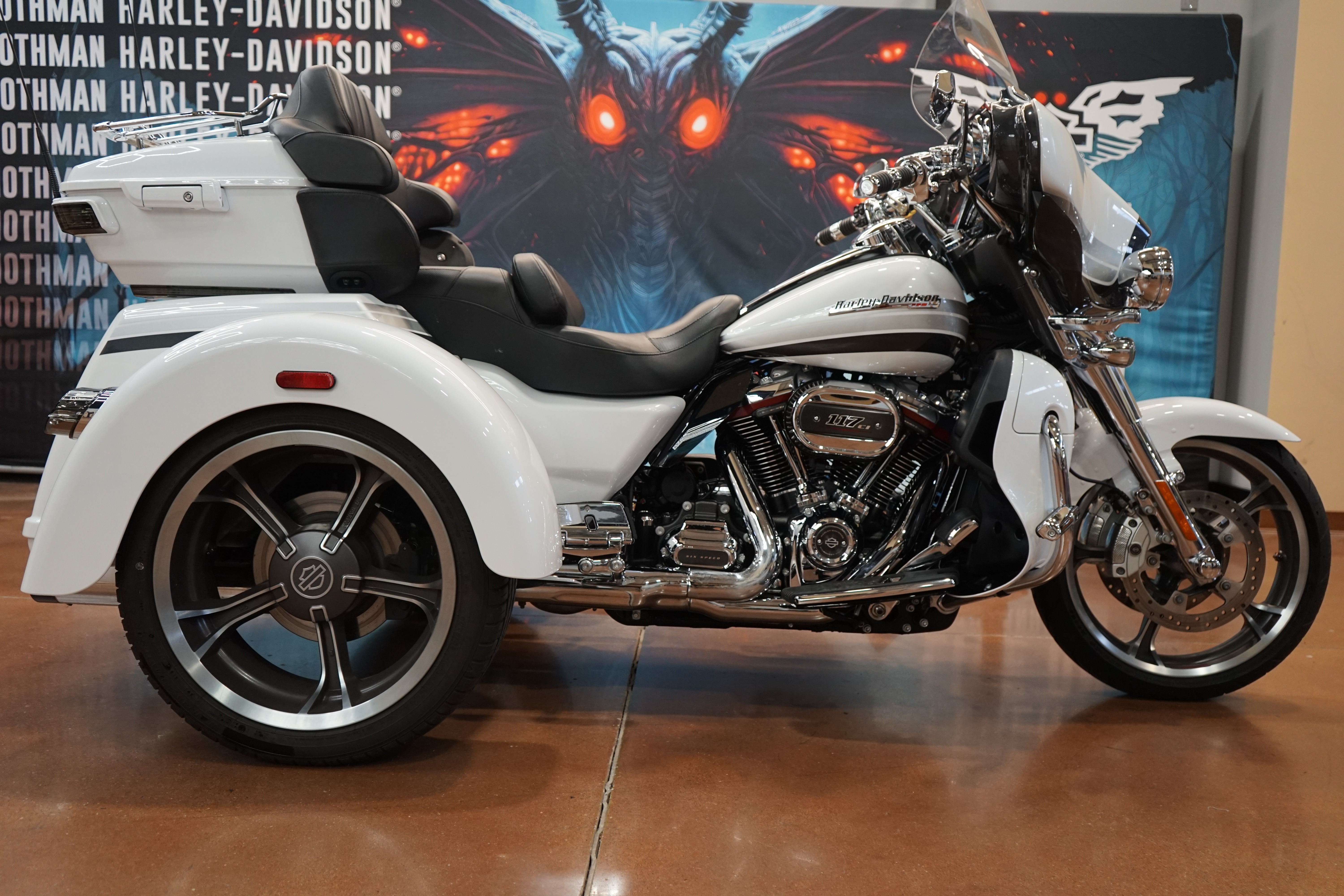 2020 Harley-Davidson CVO™ Tri Glide® CVO in Williamstown, WV