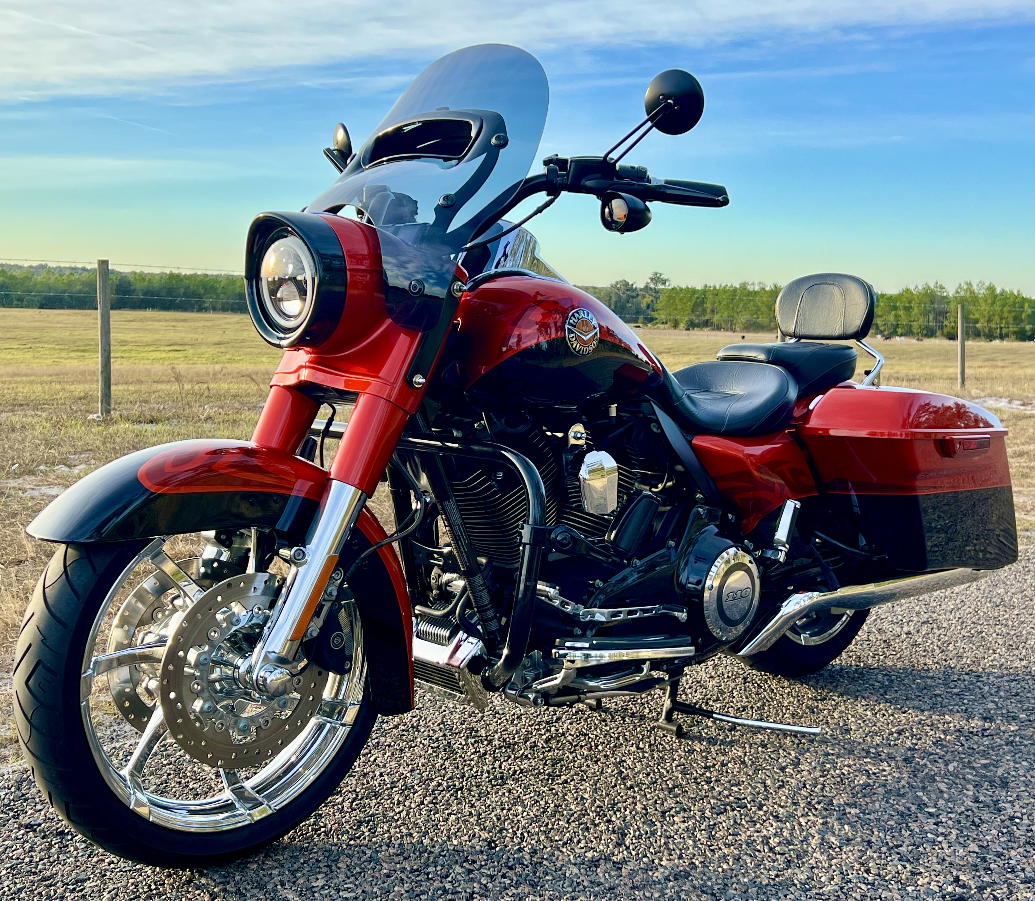 2014 Harley-Davidson ROAD KING CVO in riverview FL
