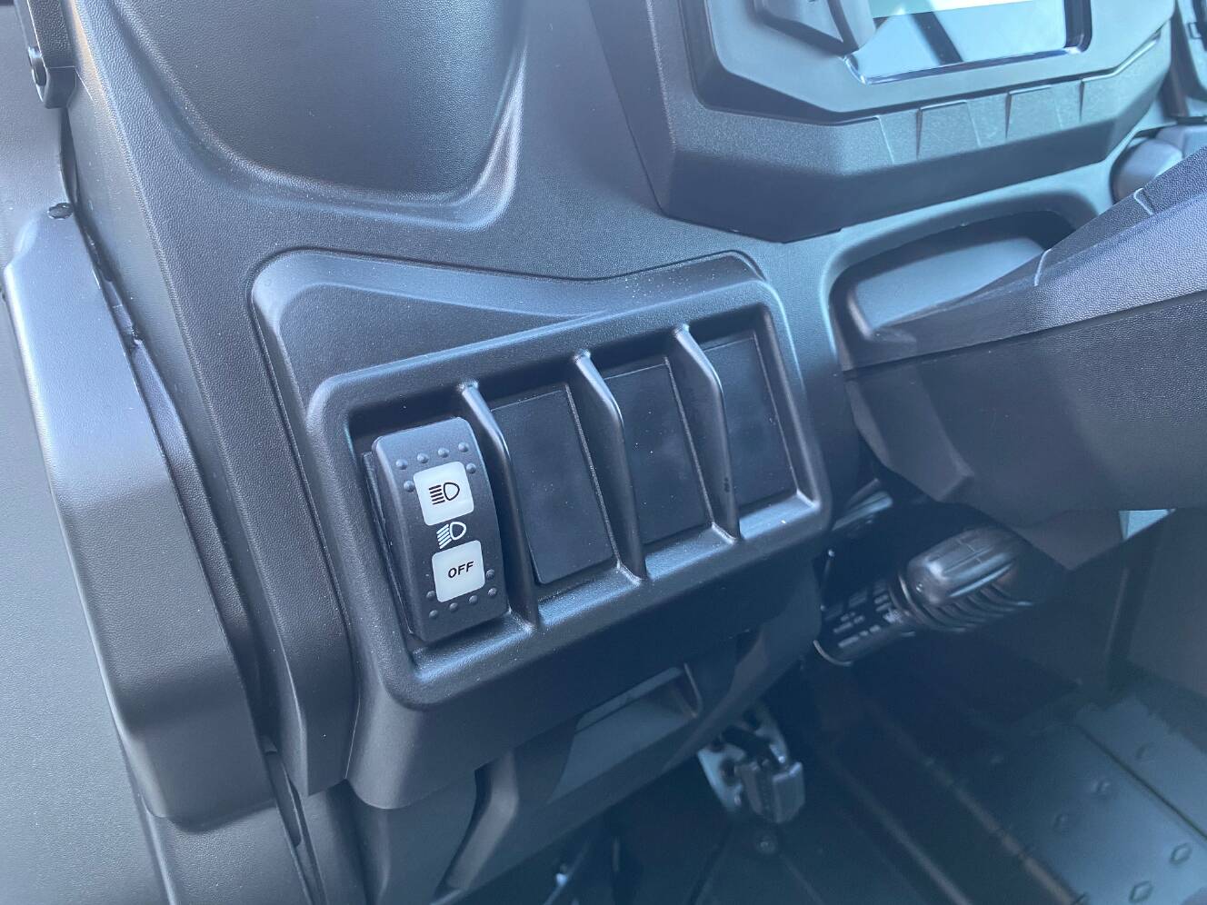 A photo of this 2027 Can-Am Defender MAX DPS CAB HD10 Dolomite Grey