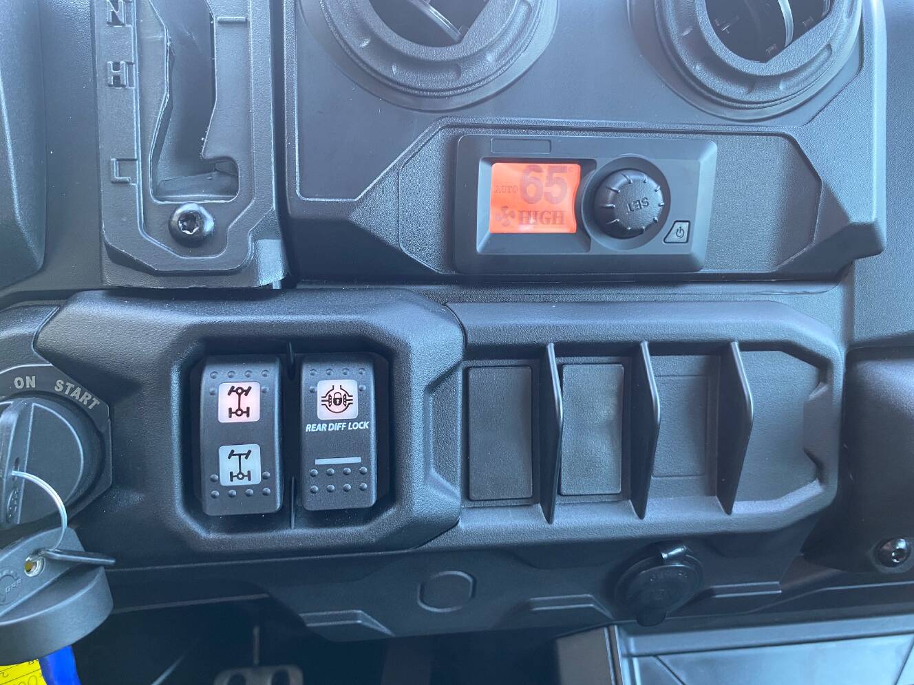 A photo of this 2027 Can-Am Defender MAX DPS CAB HD10 Dolomite Grey
