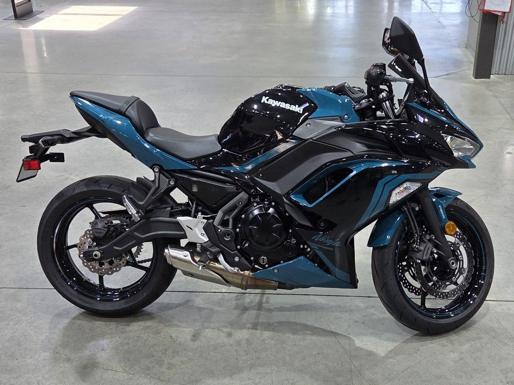 2021 Kawasaki Ninja 650 ABS Metallic Spark BlackMetallic Imperial Red ABS in Buford, GA