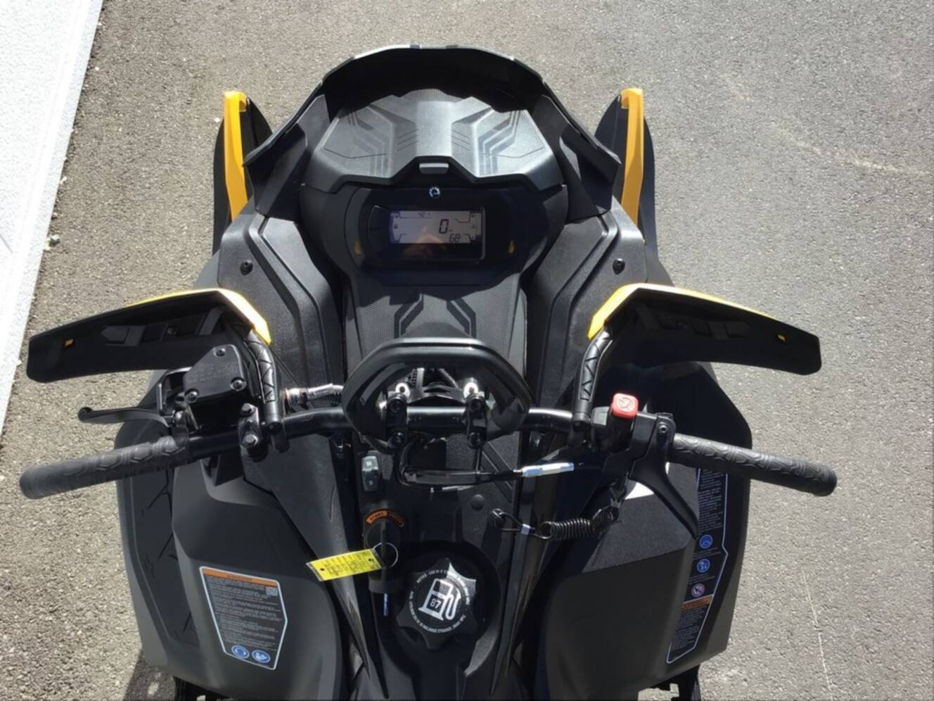 A photo of this 2025 Ski-Doo Summit® NEO 600 EFI - 85 H_Al Hurricane 1.75 with Fl