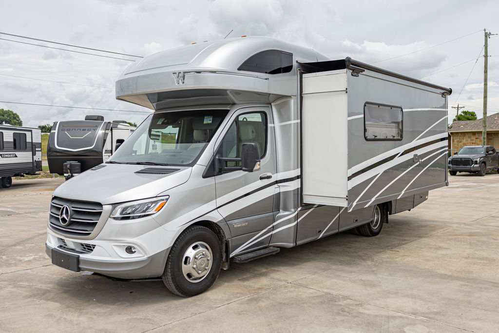 2022 Winnebago Navion 24D RV