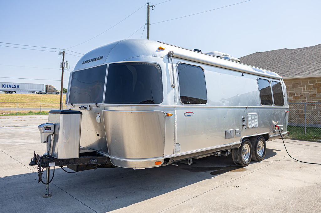 2018 Airstream International Signature 25FB in weatherford TX