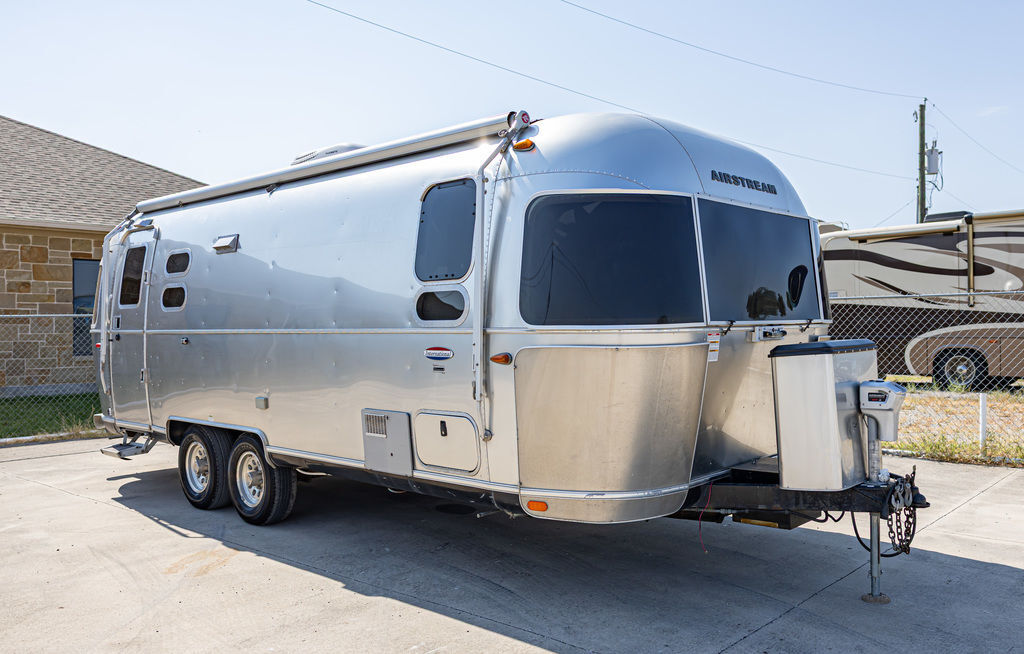 2018 Airstream International Signature 25FB in weatherford TX