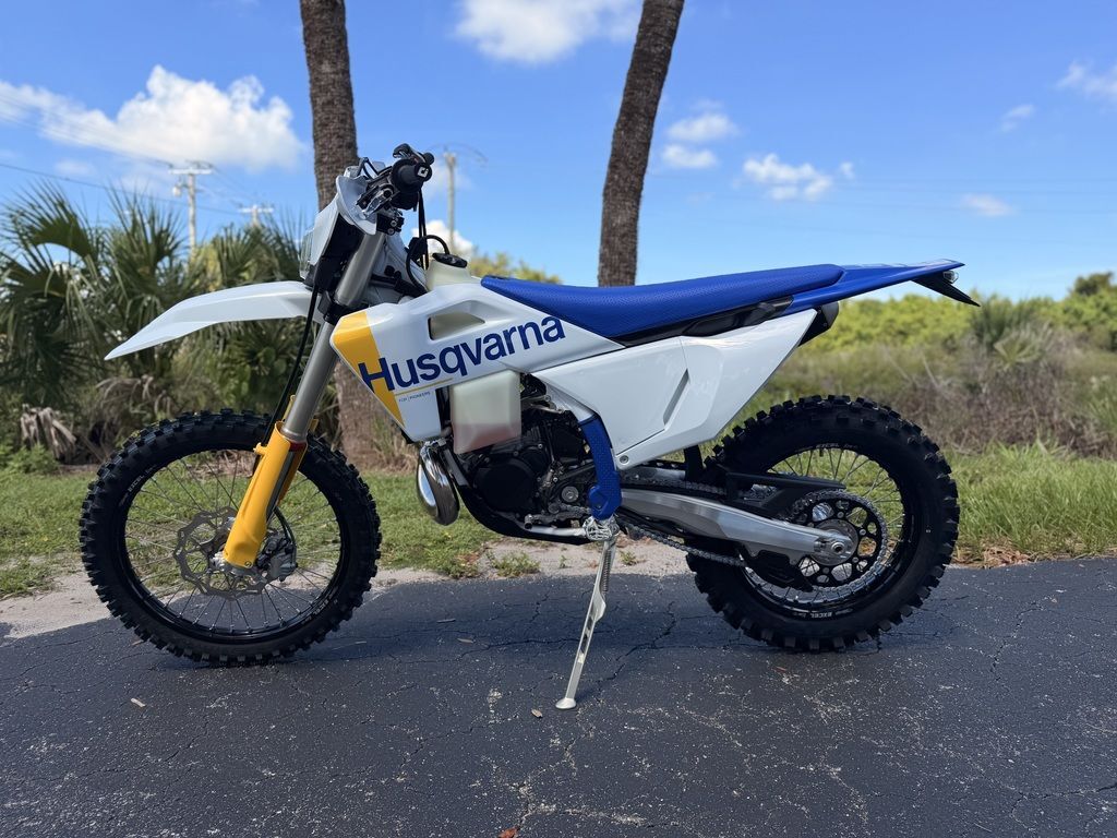 2027 Husqvarna® TE 300 300 in Sarasota, FL