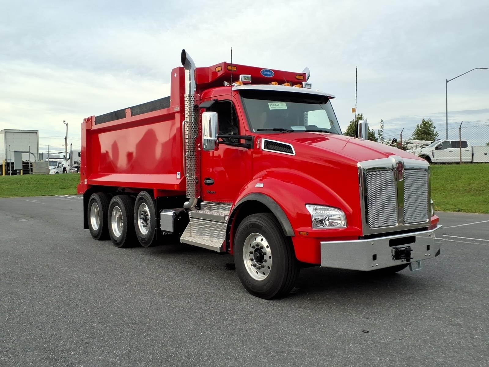 2027 KENWORTH T880 in Baltimore, MD