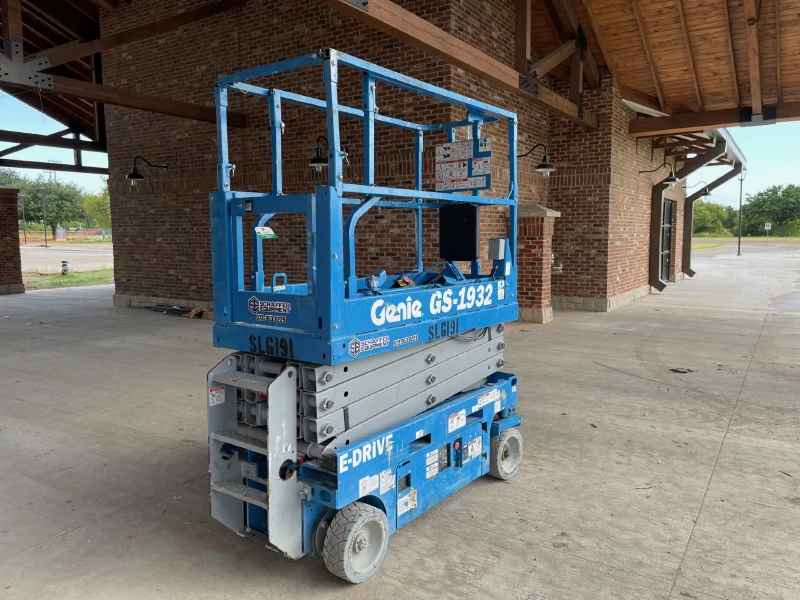 2021 GENIE GS-1932