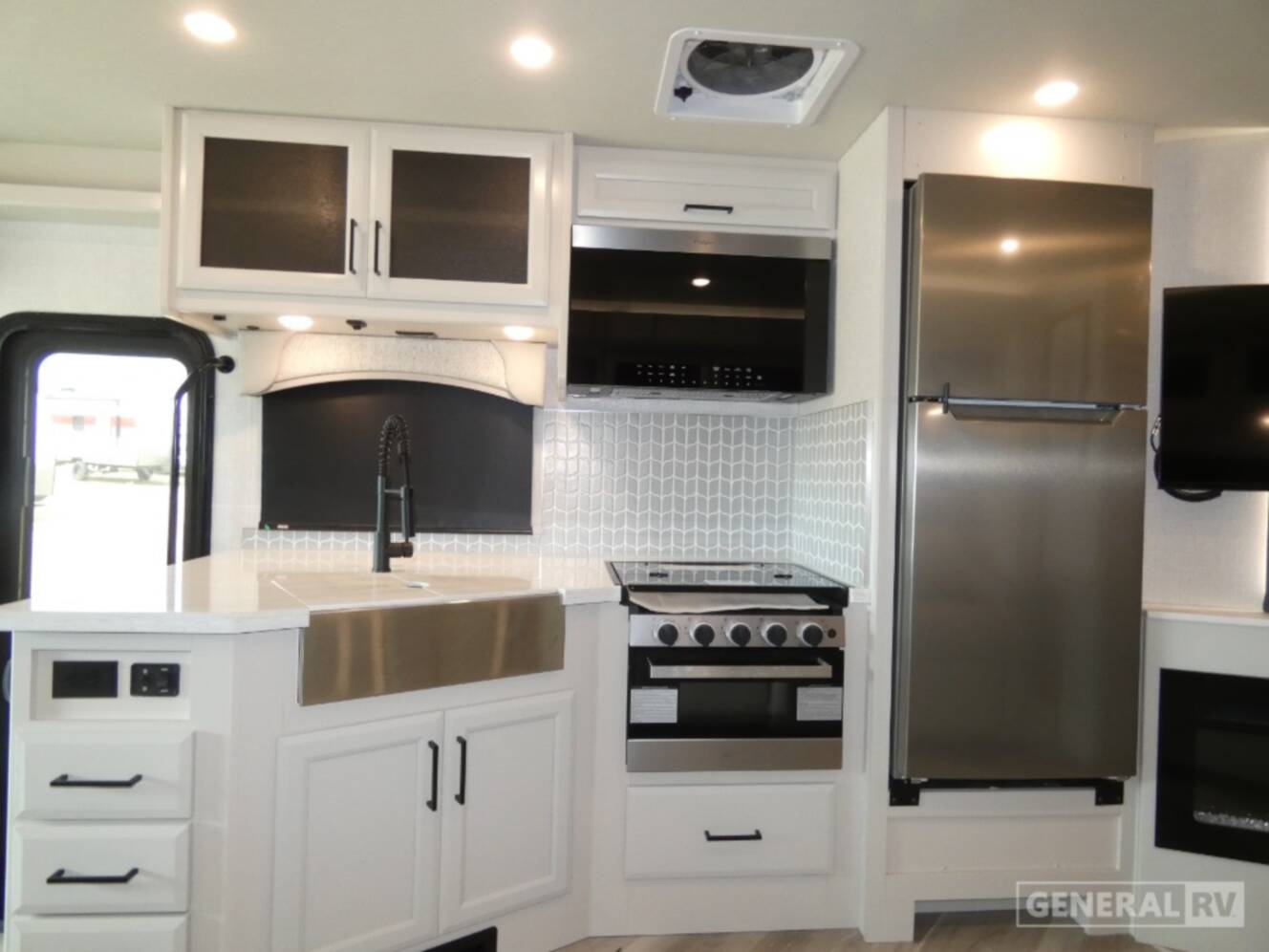 A photo of this 2026 Fleetwood FORTIS 34MB