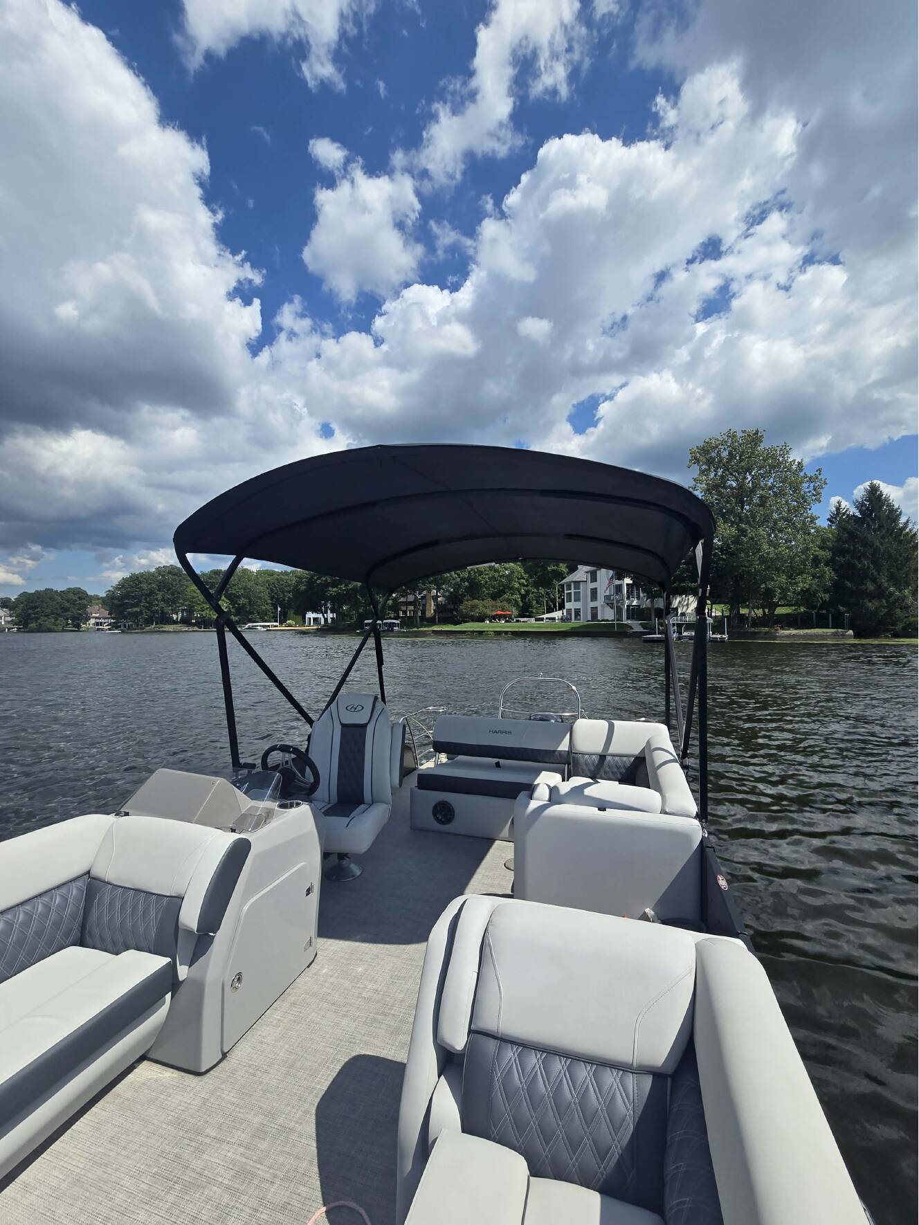 A photo of this 2022 Harris SUNLINER 230