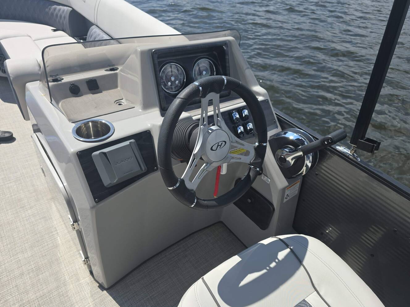 A photo of this 2022 Harris SUNLINER 230
