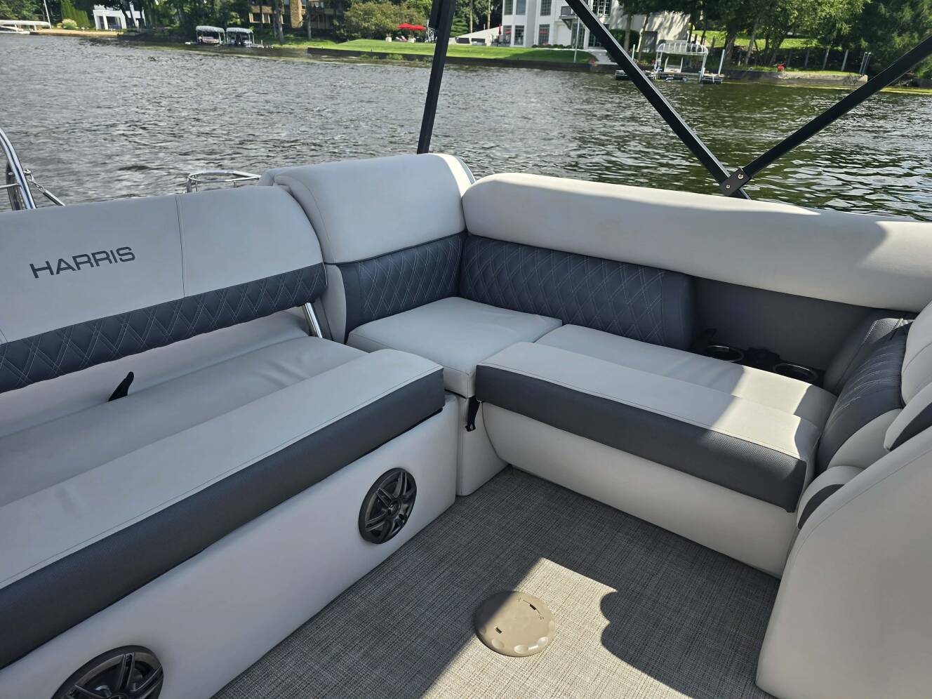 A photo of this 2022 Harris SUNLINER 230