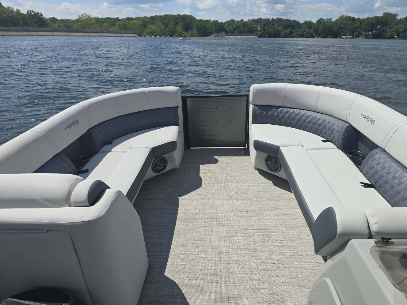 A photo of this 2022 Harris SUNLINER 230