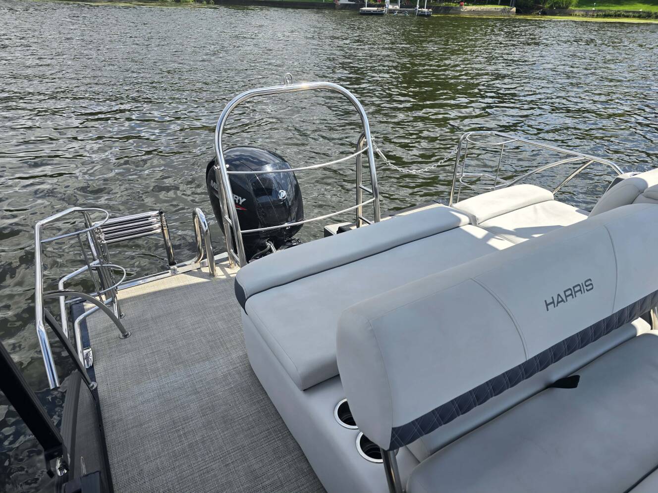 A photo of this 2022 Harris SUNLINER 230