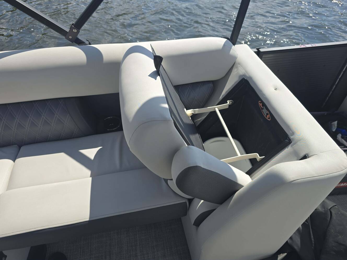 A photo of this 2022 Harris SUNLINER 230