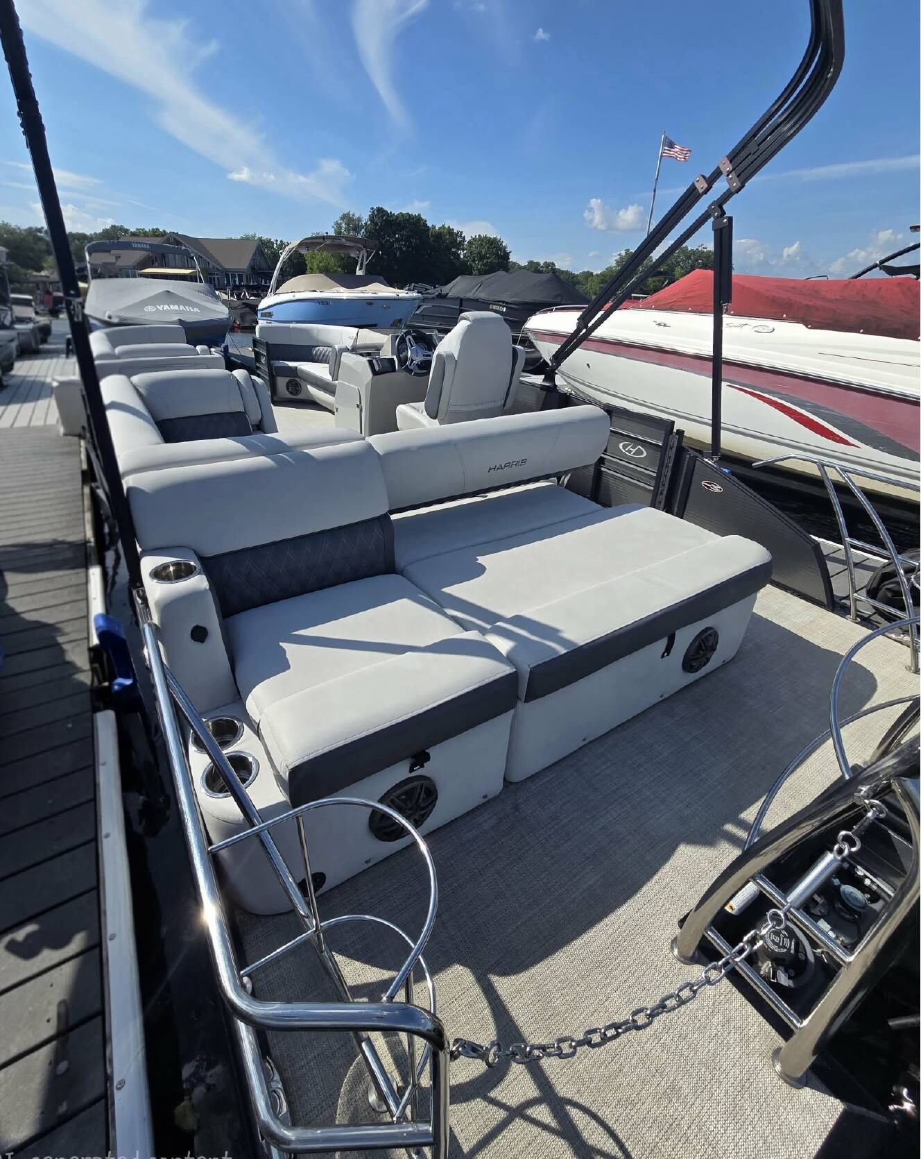 A photo of this 2022 Harris SUNLINER 230