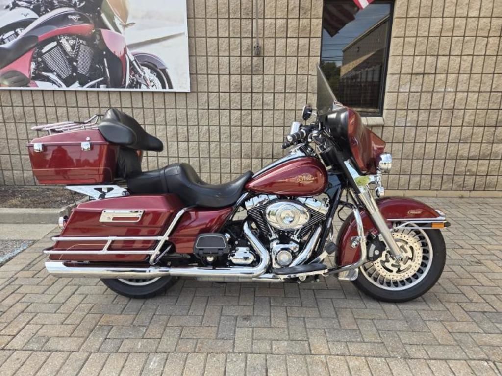 2010 Harley-Davidson® FLHTC - Electra Glide® Classic CLASSIC in Clinton Twp, MI