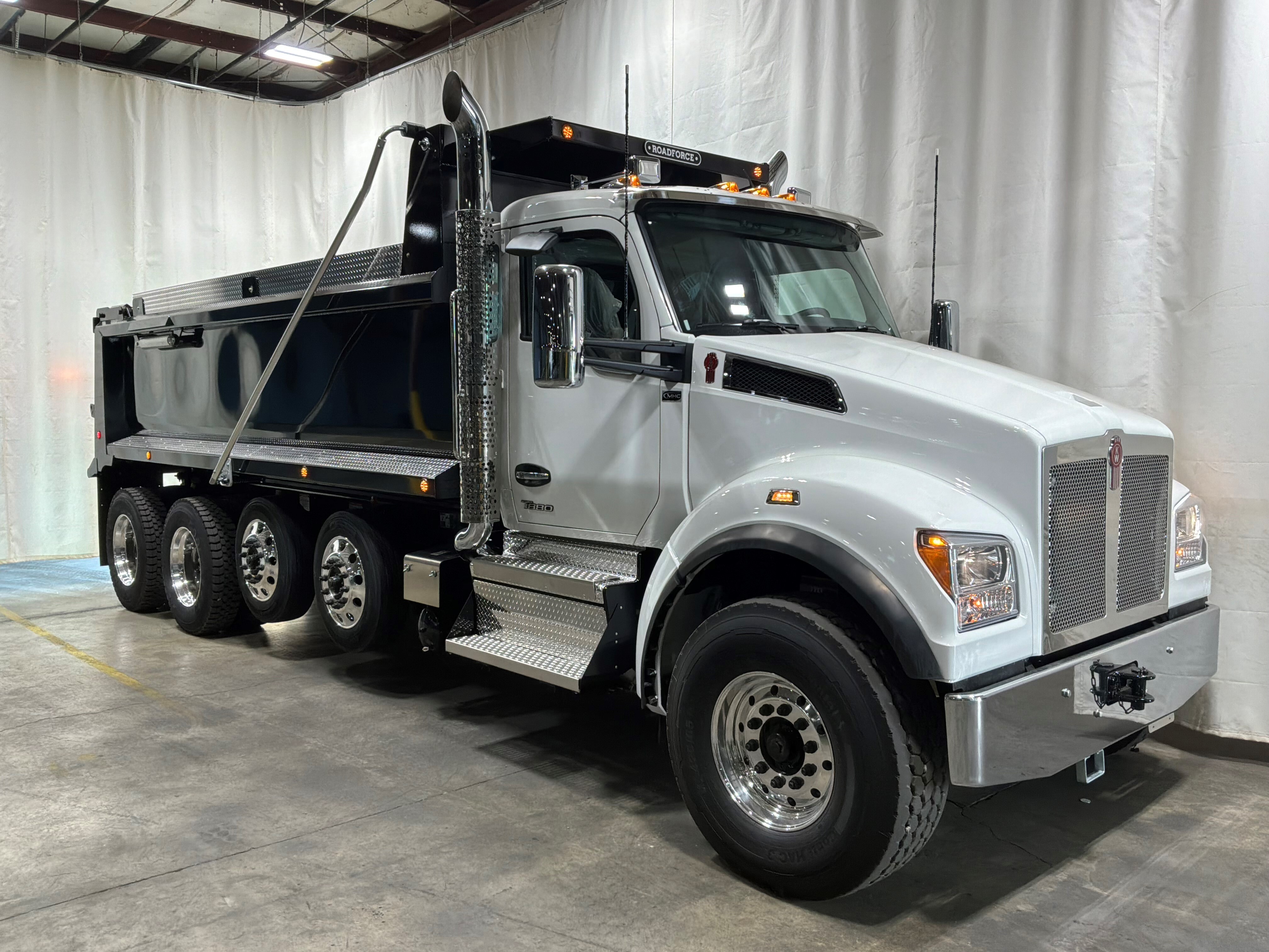 2027 KENWORTH T880 in Memphis, TN