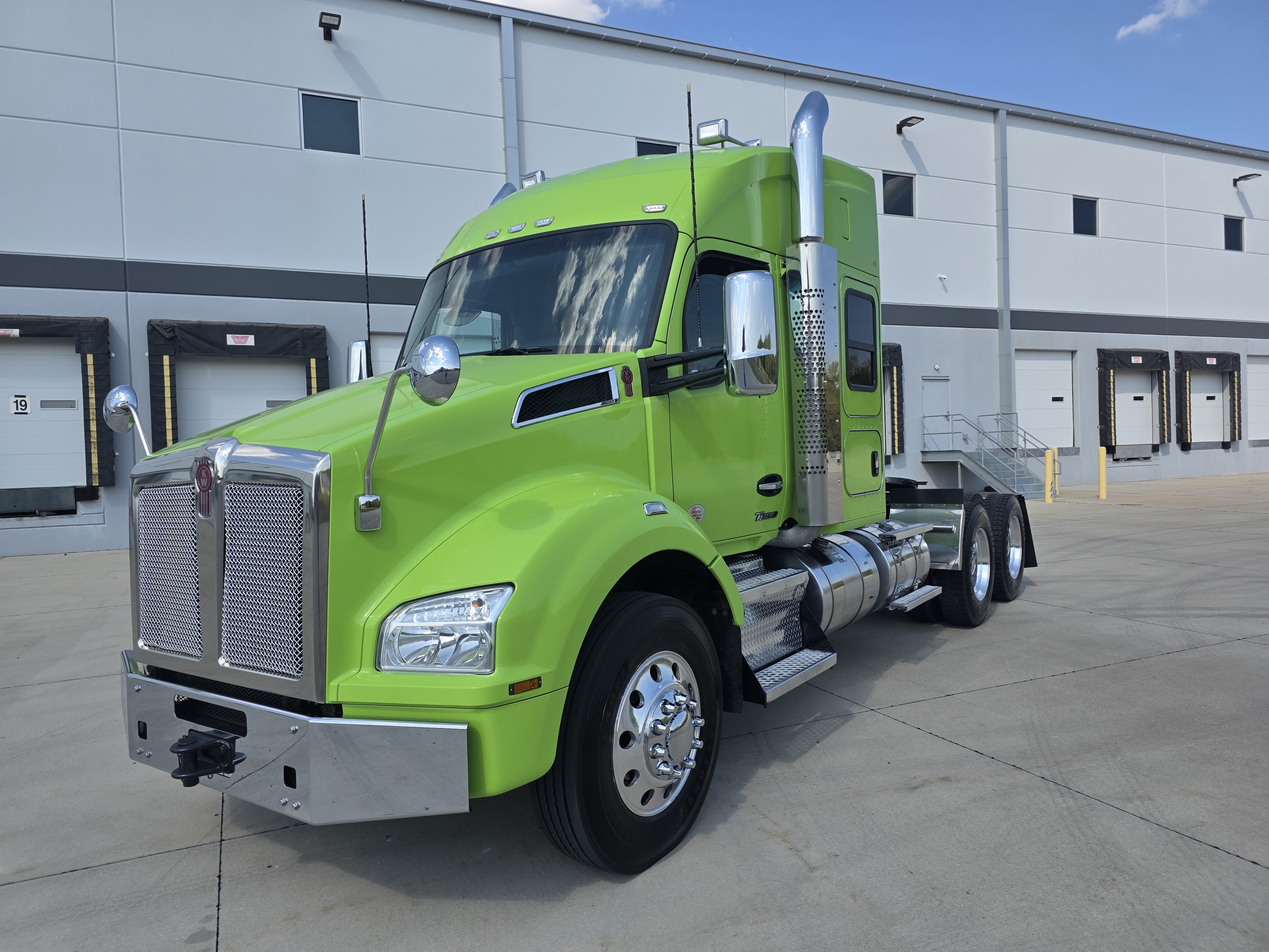 2022 KENWORTH T880 in Kansas City, MO
