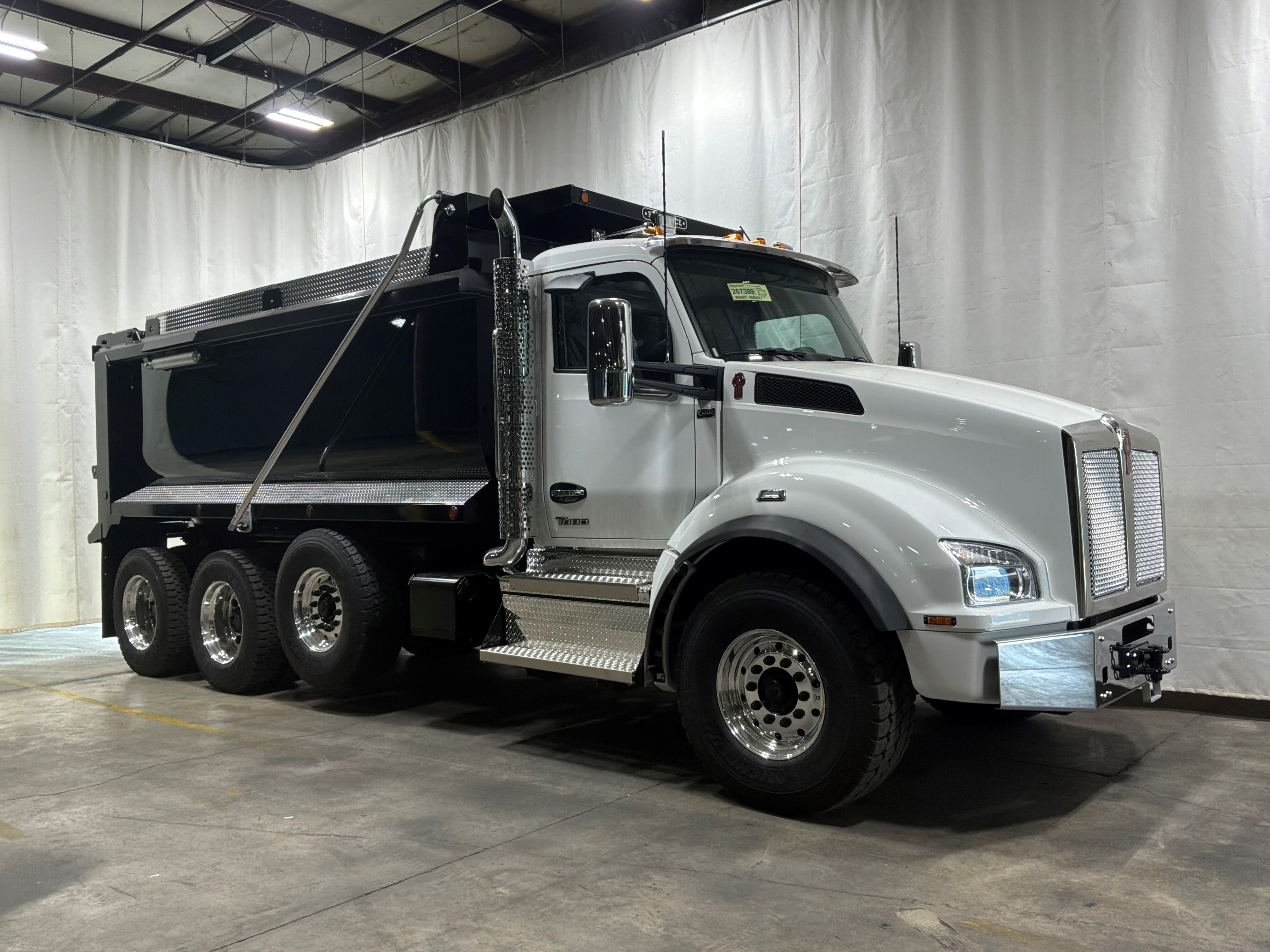 2027 KENWORTH T880 in Van Buren, AR