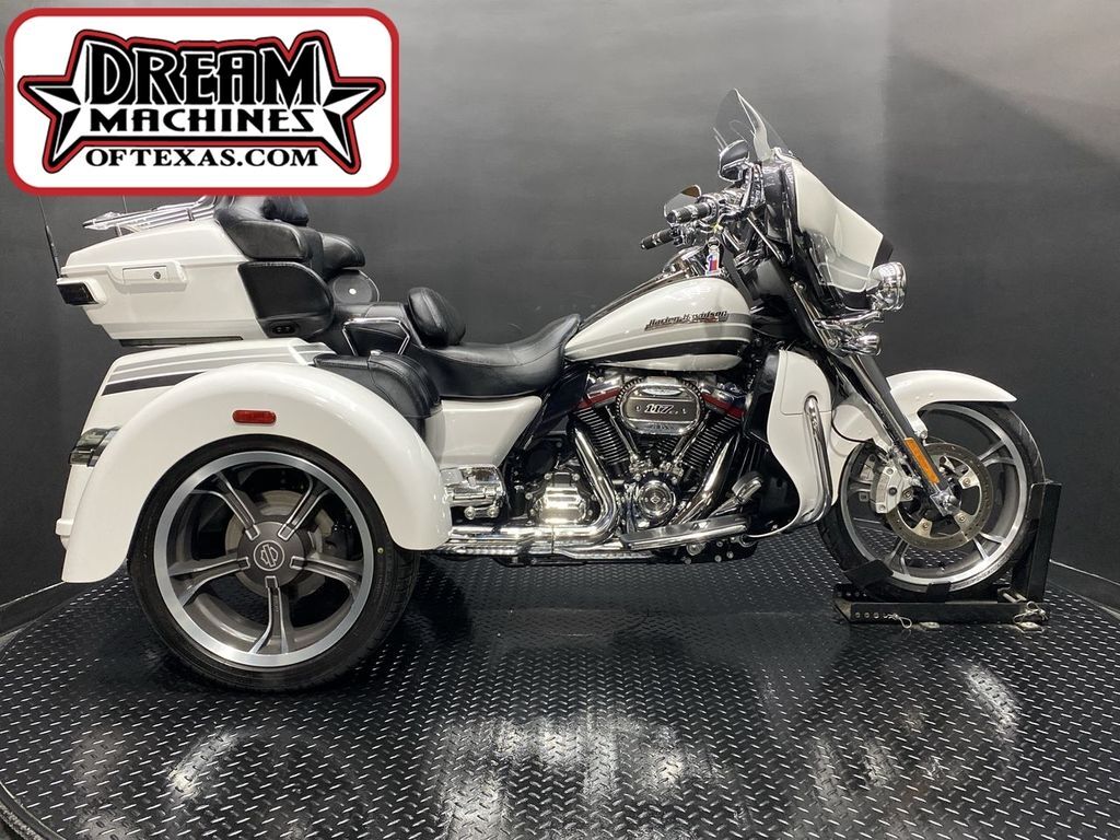 2020 Harley-Davidson® FLHTCUTGSE - CVO Tri Glide® in Farmers Branch, TX