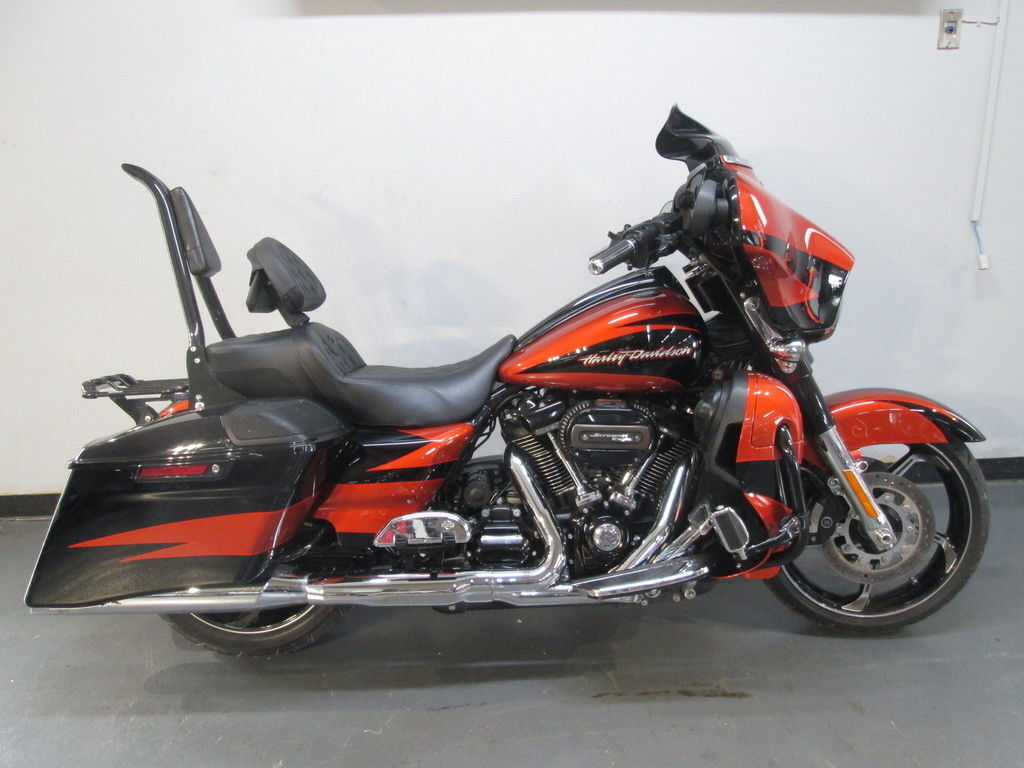 2017 Harley-Davidson® FLHXSE - CVO Street Glide® CVO in Lewis Center, OH