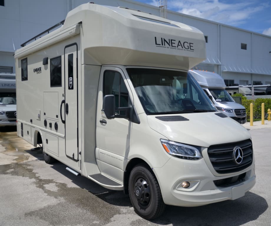 2027 Grand Design LINEAGE SERIES M 25FW-FBP in fort lauderdale FL